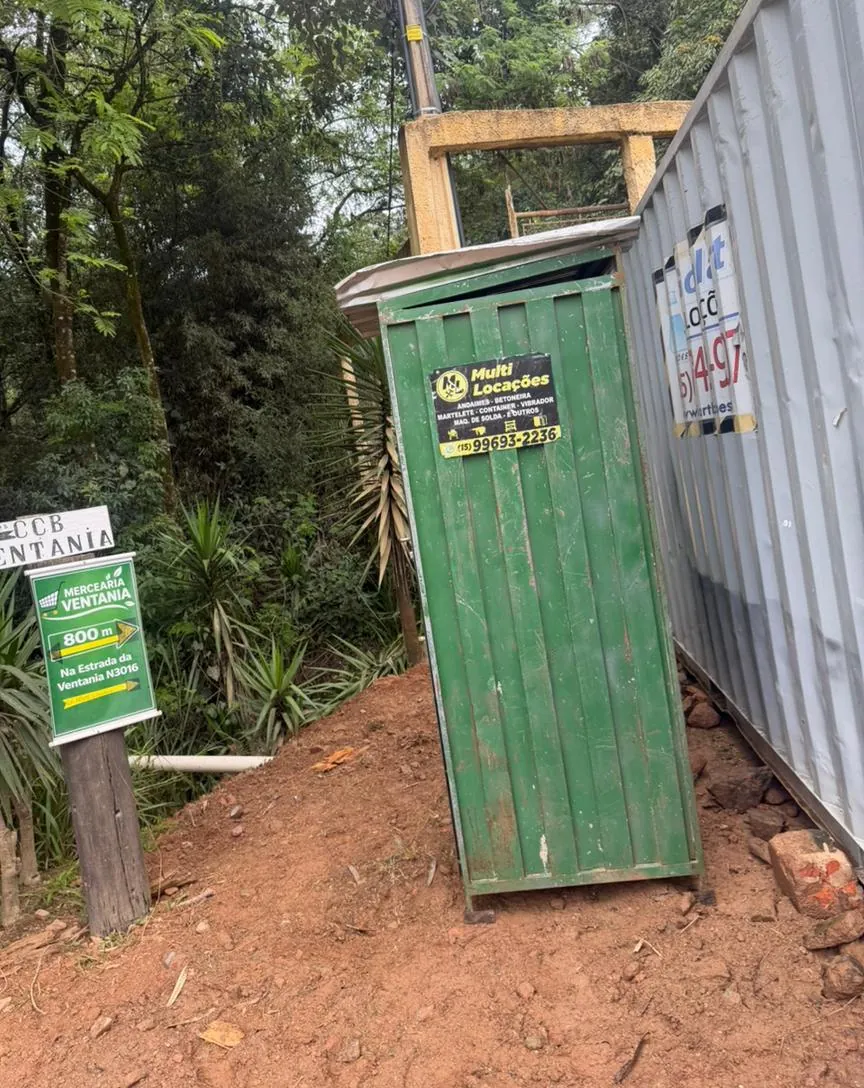 Banheiro container da Multilocações instalado em canteiro de obra na região de Votorantim
